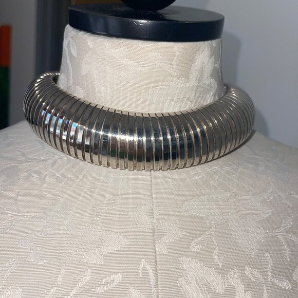 Vintage 1980s Womens Choker Necklace Gorgeous Wide Silver Plated Omega Style - Picture 8 of 8
